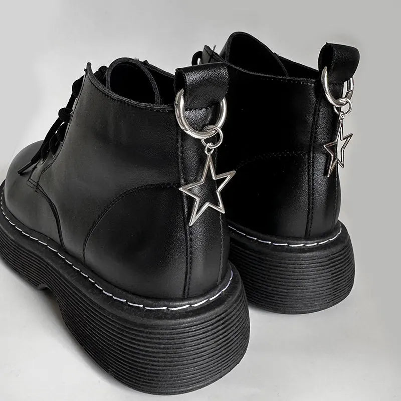 Pendant Boots