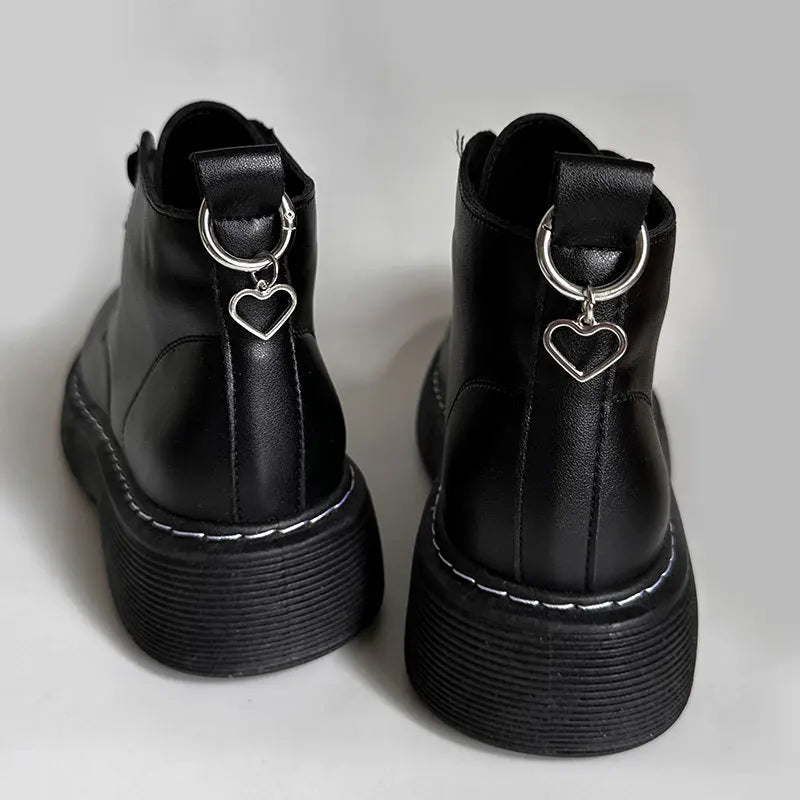 Pendant Boots